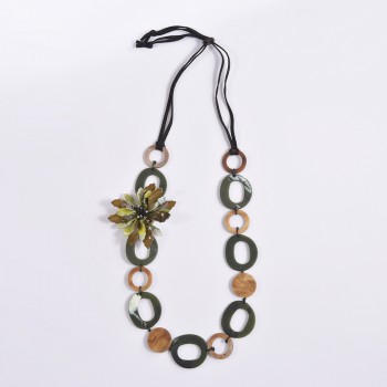 COLLANA IN RESINA